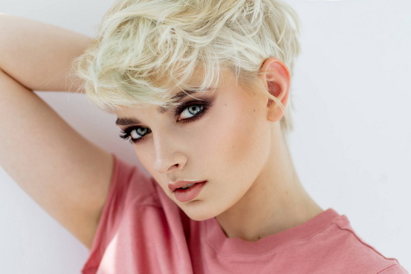 Blonde Chic: Unveiling Latest Short Hairstyles Trends